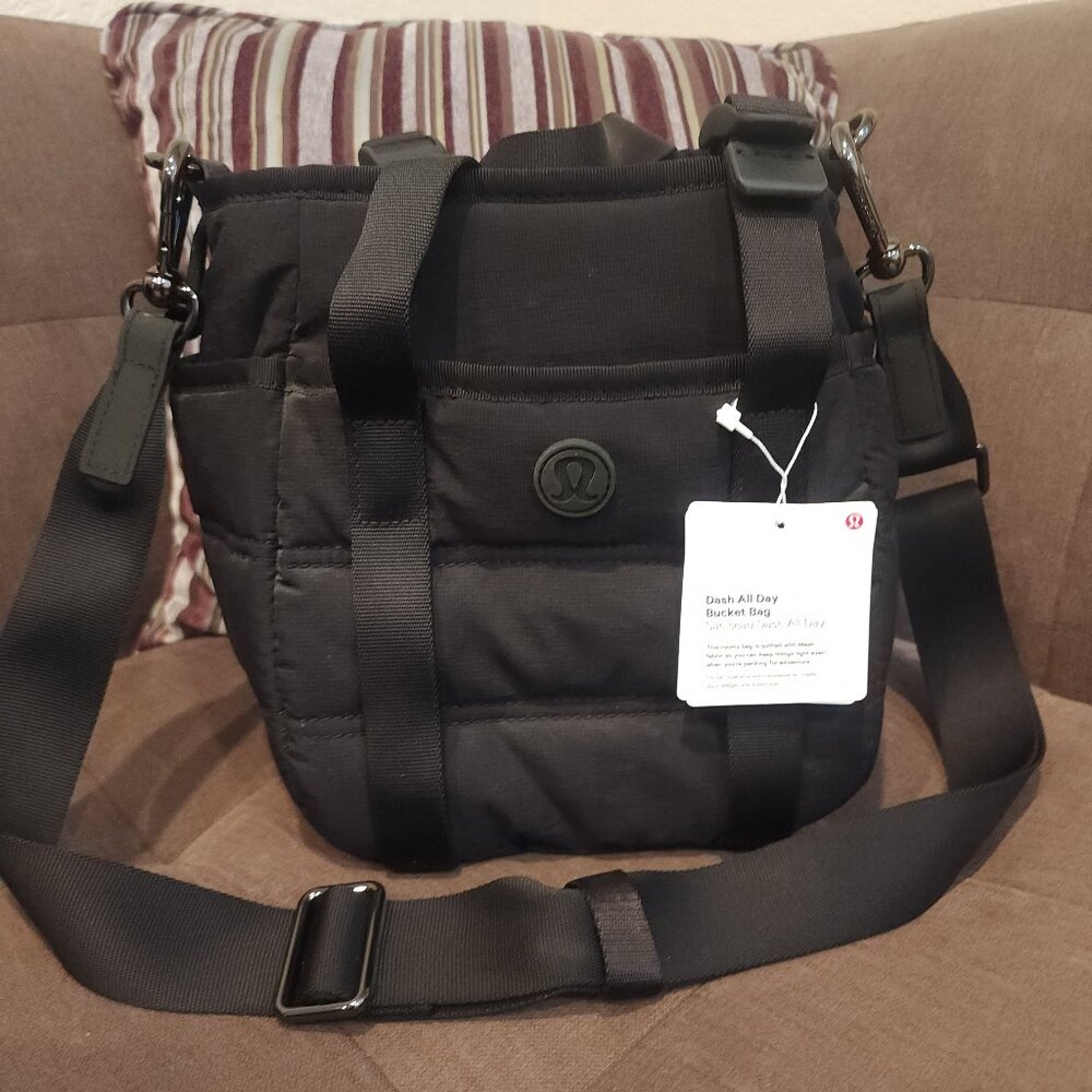 NWT LULULEMON 'Dash All Day' Bucket Bag w/Adjustable Crossbody Strap BLACK O/S